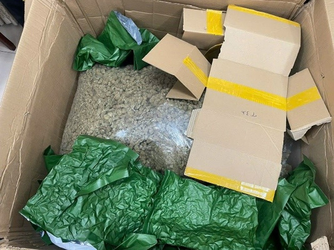 700 kg can sa,  14 doi tuong anh 2