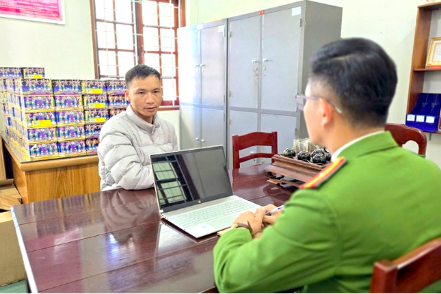 Phat hien vu van chuyen hon 200 kg phao lau nguy trang tinh vi hinh anh