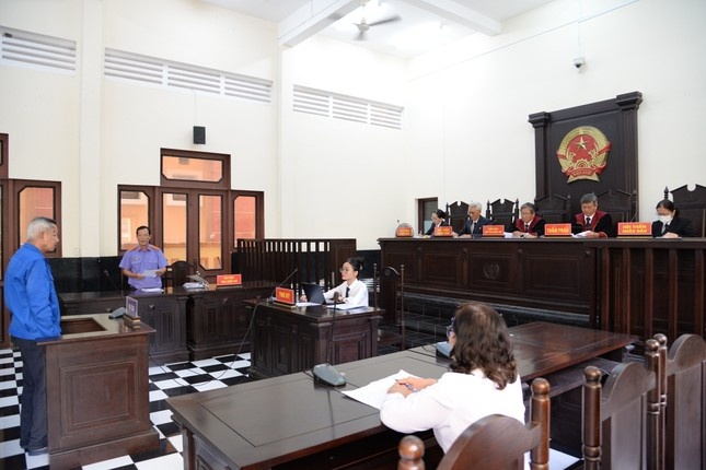 Danh ban nhau,  Tu vong,  Tieu tien trong nha anh 1