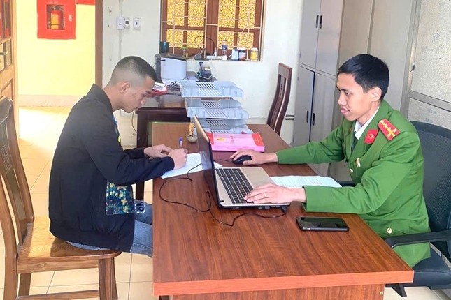 Bill chuyen tien gia,  Lua tien that anh 2