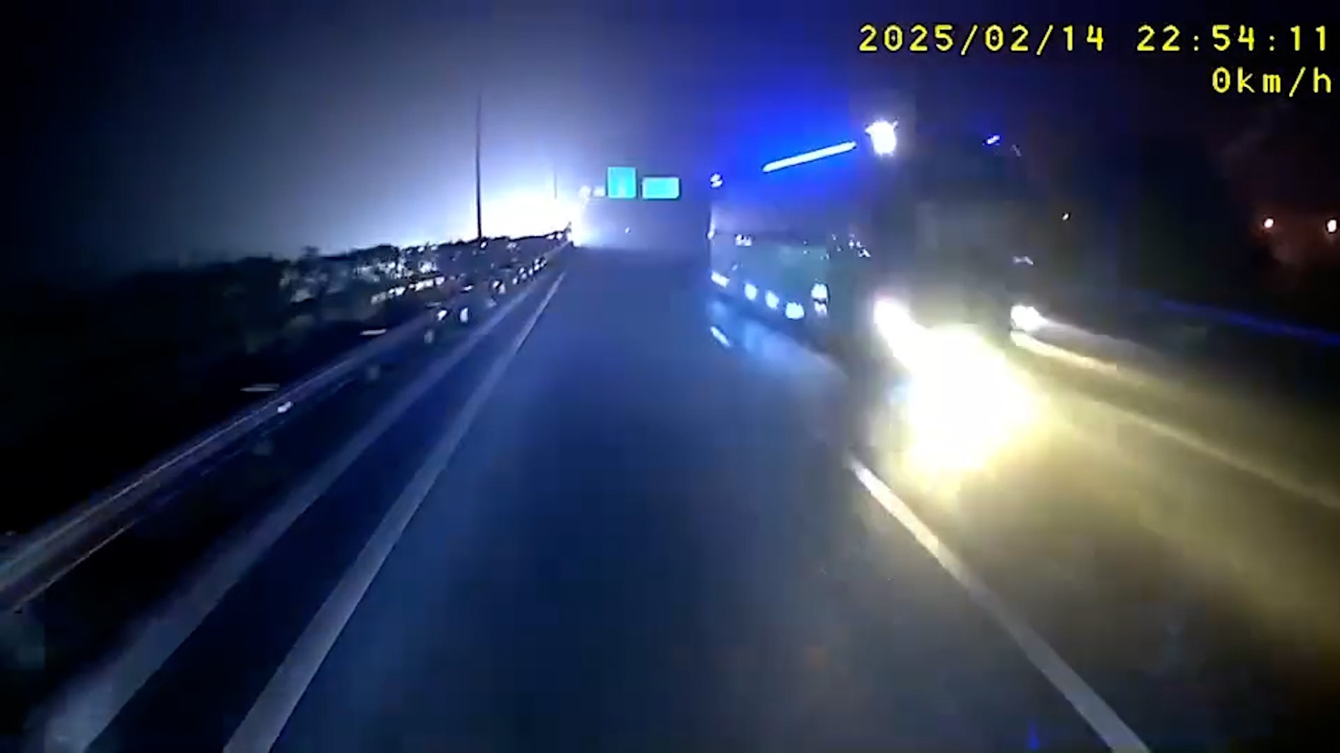 Di nguoc chieu,  Cao toc anh 1