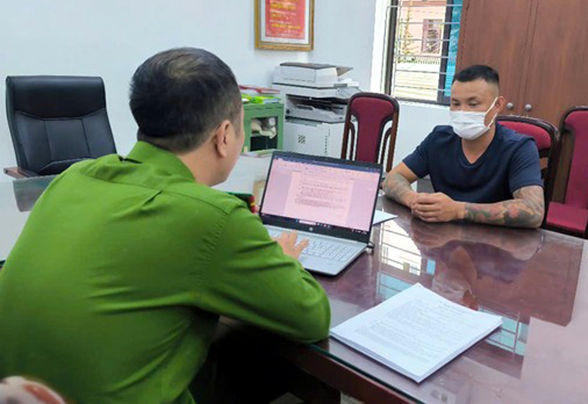 Nhom Lon rung,  Bao ke xay dung,  Ha Noi anh 1