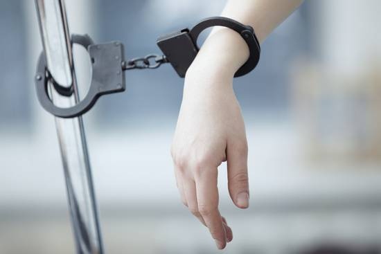 Cau trai bi lua ban sang Campuchia, ep gia gai de lua dao hinh anh