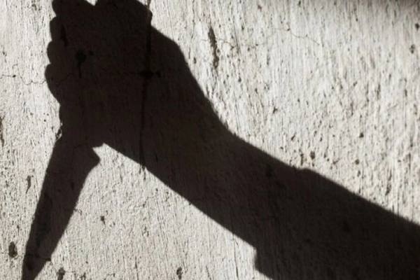 Mau thuan sau va quet giao thong, thanh nien sat hai nguoi cung thon hinh anh