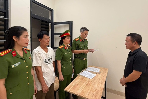 Bat 'ong trum' xu ly rac thai tai Hai Phong hinh anh