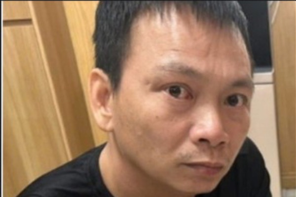 Nam thanh nien bi bat qua tang cung mon hang dac biet o khu chung cu hinh anh