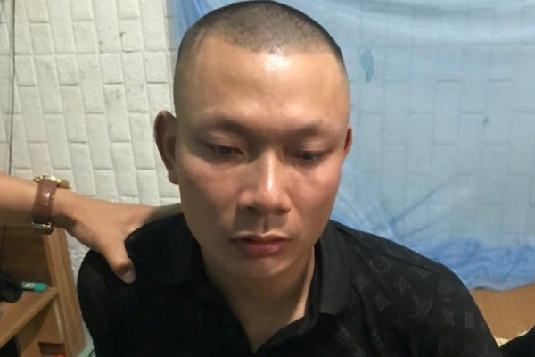 Dung dao uy hiep can bo vien thong de cuop tai san hinh anh