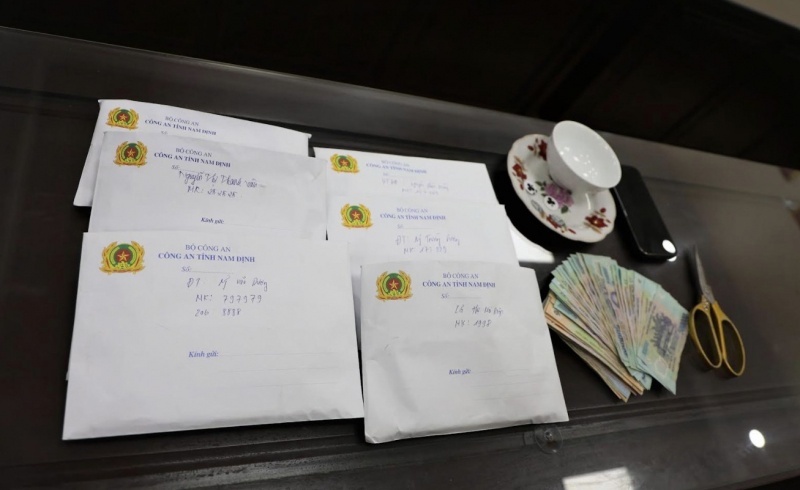 Xoc dia,  Nhan dip nghi le anh 2