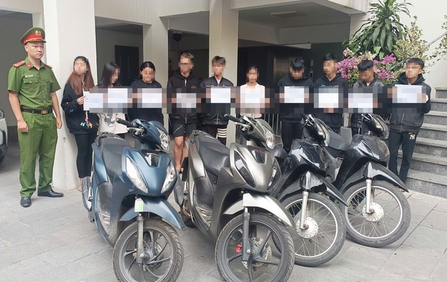 Nu quai dua xe,  tong chet co gai,  Cho den do,  Ha Noi anh 2