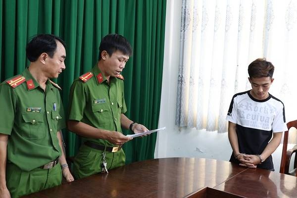 Bat 12 doi tuong lien quan vu truy sat trong dem o An Giang hinh anh