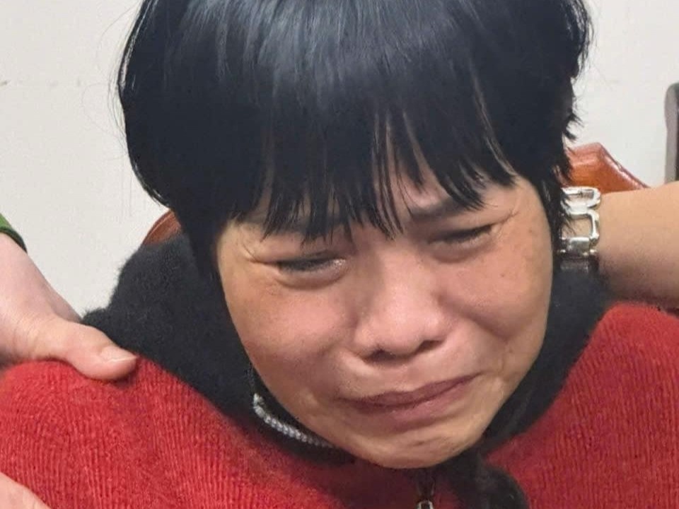 Lop mat na 'yeu chong, thuong con' va vo boc cua nguoi me sat hai con hinh anh