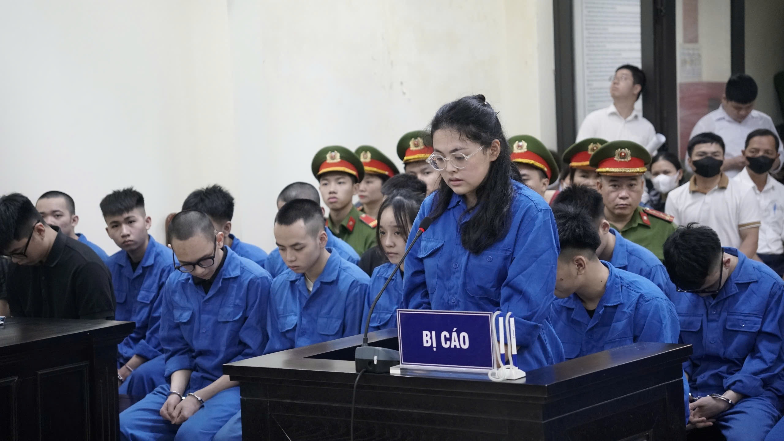 Nu quai xe,  Tong chet co gai,  Dung den do anh 1