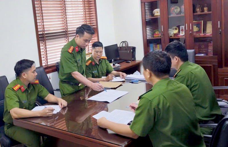 Canh sat hinh su,  Le Duc Trung,  Pham Duc Binh,  Nam Cam,  Bang nhom anh 1