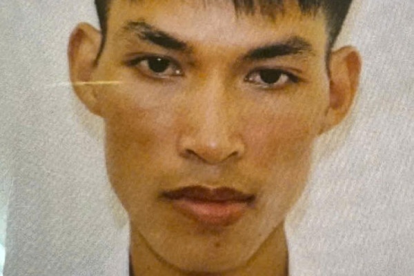 Be gai 12 tuoi bi ban trai quen qua mang du vao nha nghi quan he hinh anh