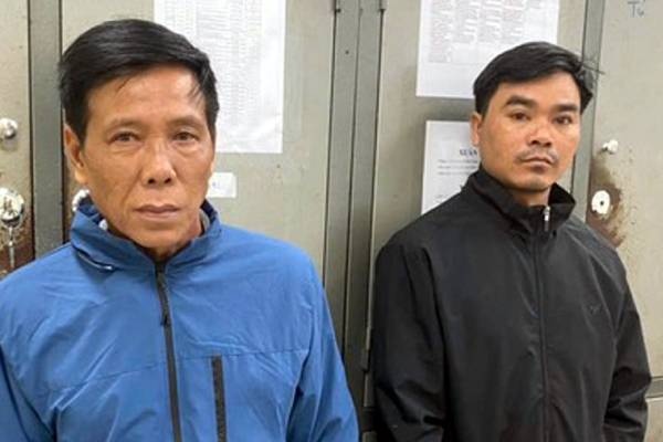 Nhom doi tuong lua dao hon 1 ty dong den tan nha bi hai lay tien, vang hinh anh