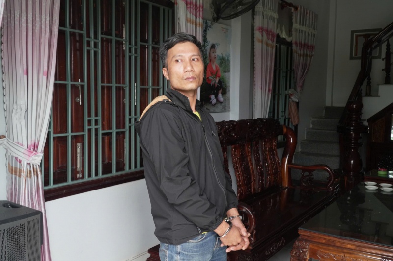 Bat doi tuong trom ket co 10 cay vang o Quang Ngai hinh anh