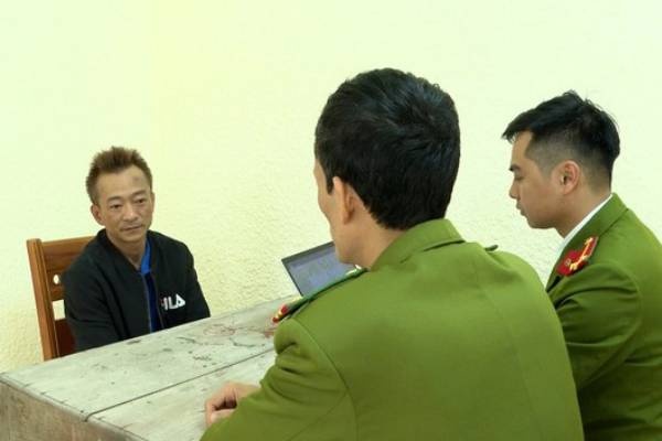 Tinh tiet bat ngo vu tai xe oto uong mot lit ruou, keo le xe may 3 km hinh anh