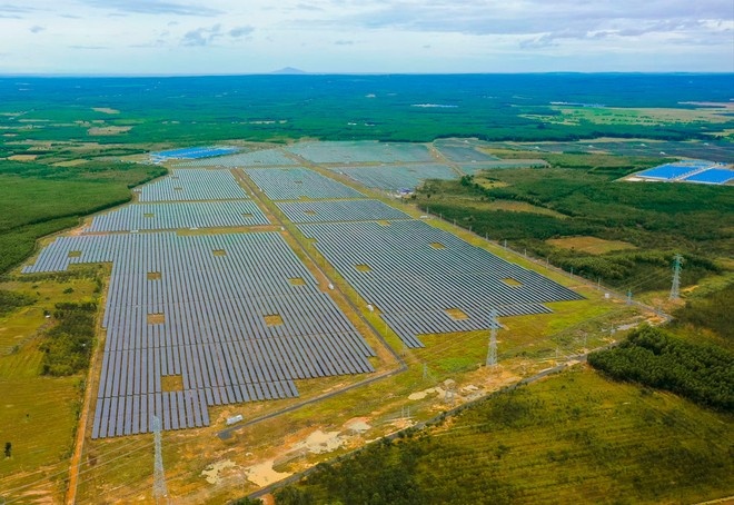 Cuu Thu truong,  Hoang Quoc Vuong,  Trung Nam Thuan Nam,  Bo Cong thuong,  Ong Nguyen Tam Thinh,  Cty Loc Ninh 3,  DN Loc Ninh 3,  GDoc Loc Ninh 3,  Cao su Loc Ninh anh 2