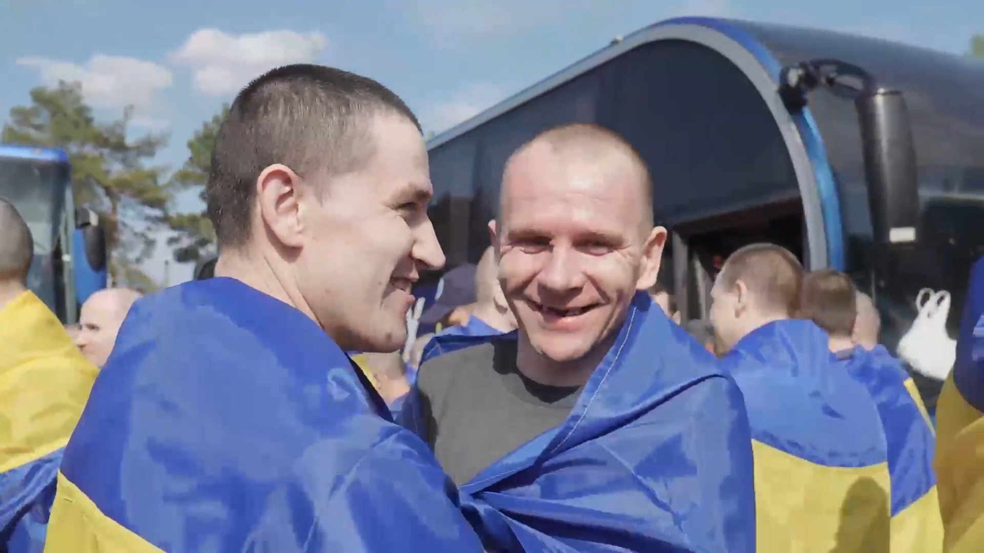 Video trao tra tu binh do Tong thong Zelensky dang tai hinh anh