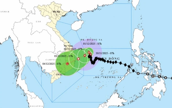 Bao so 15 doi huong nhieu lan, huong ve vung bien Gia Lai - Khanh Hoa hinh anh