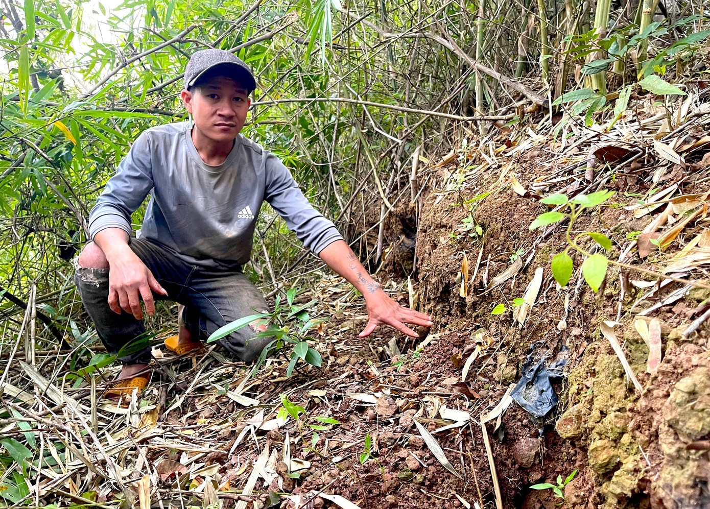 Vet nut dai hon 30 m tren qua doi uy hiep tinh mang nguoi dan hinh anh