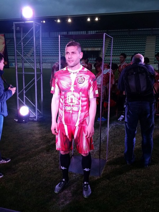 mẫu áo đấu theo phong cách siêu anh hùng ảnh 8 mau ao dau theo phong cach sieu anh hung anh 8