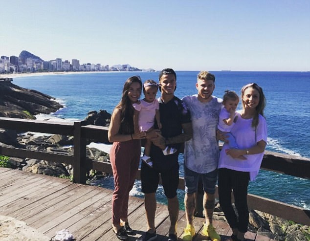 Depay deo day chuyen MU anh 3