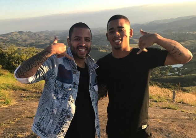 Depay deo day chuyen MU anh 5