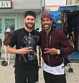 Depay deo day chuyen MU anh 6