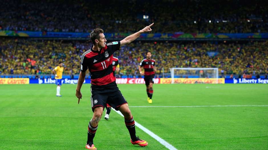 Ronaldo,  Messi va ky luc chua the pha anh 1