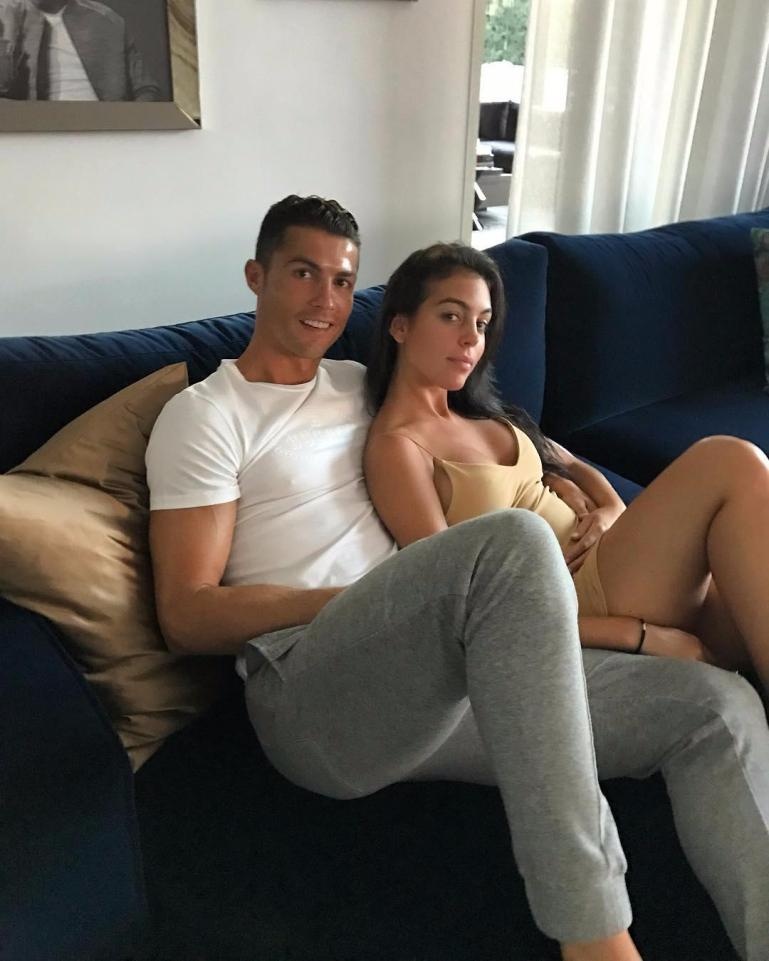 Bạn gái Ronaldo làm người mẫu ảnh 3 Ban gai Ronaldo lam nguoi mau anh 3