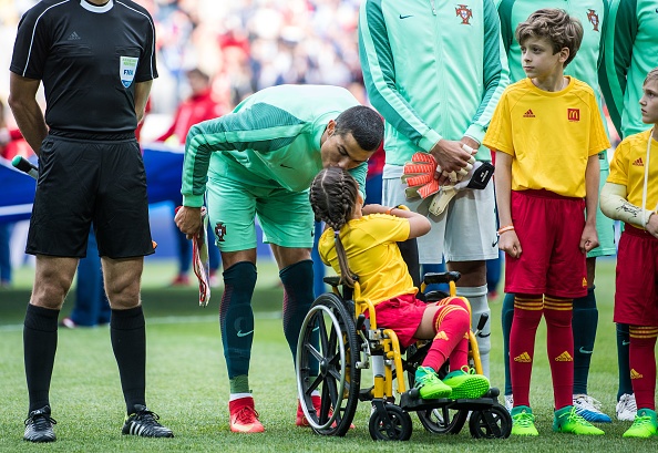 Ronaldo thiết lập cột mốc đáng nhớ ảnh 8 Ronaldo thiet lap cot moc dang nho anh 8