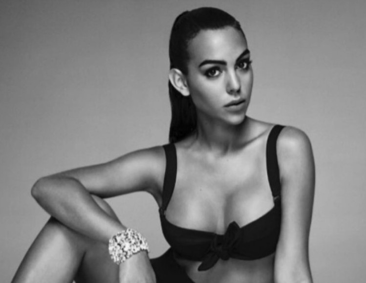 Ban gai Ronaldo la lam trong vai tro cua mot nguoi mau hinh anh