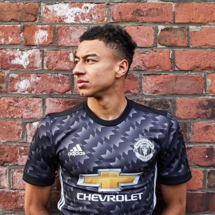 10 mẫu áo sân khách đẹp nhất của MU ảnh 1 10 mau ao san khach dep nhat cua MU anh 1