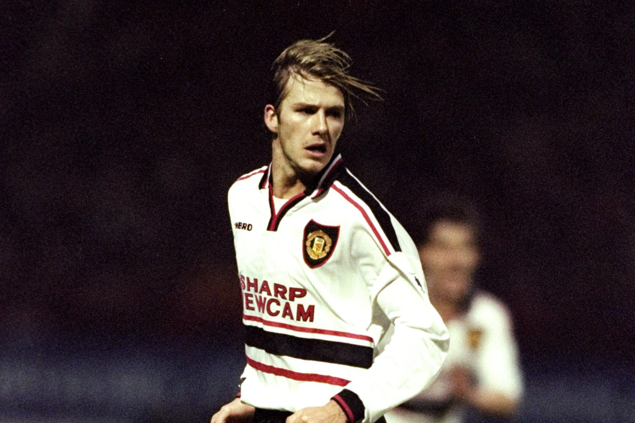 10 mẫu áo sân khách đẹp nhất của MU ảnh 10 10 mau ao san khach dep nhat cua MU anh 10