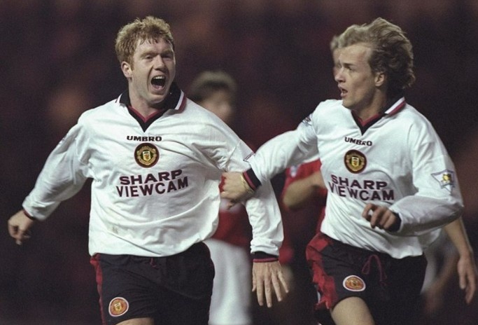 10 mau ao san khach dep nhat ky nguyen Premier League cua MU hinh anh