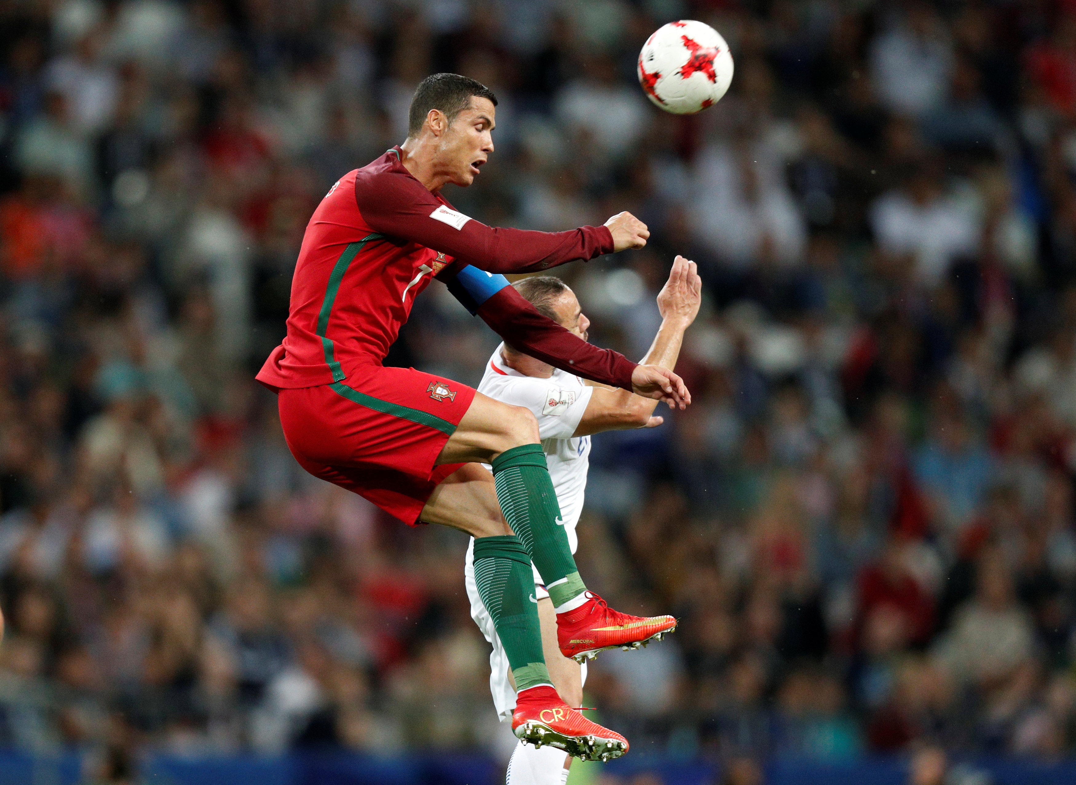 Ronaldo bất lực trước Chile ảnh 6 Ronaldo bat luc truoc Chile anh 6