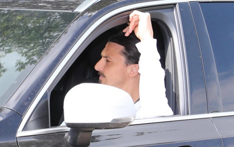 Ibra van luu lai Man Utd du da het hop dong hinh anh