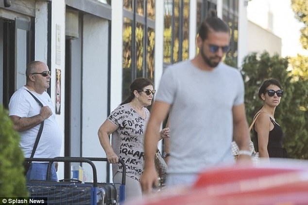 Ronaldo dua gia dinh di nghi he anh 5