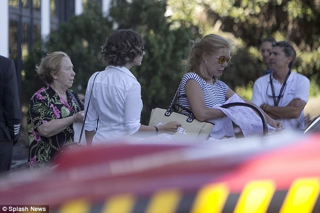 Ronaldo dua gia dinh di nghi he anh 6