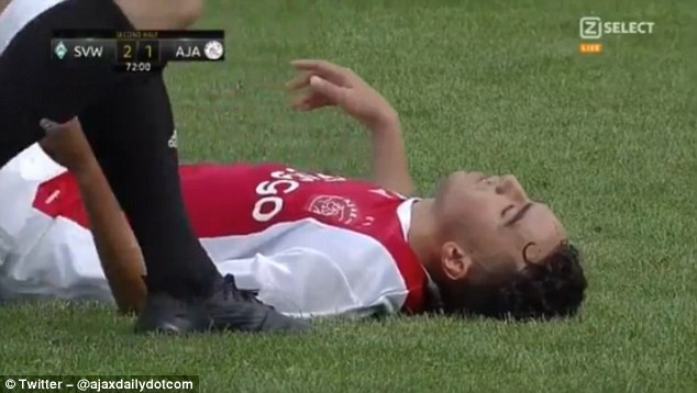 Tien ve Ajax do guc tren san sau con dot quy anh 7