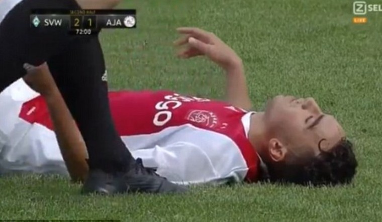 Tien ve Ajax do guc tren san sau con dot quy hinh anh