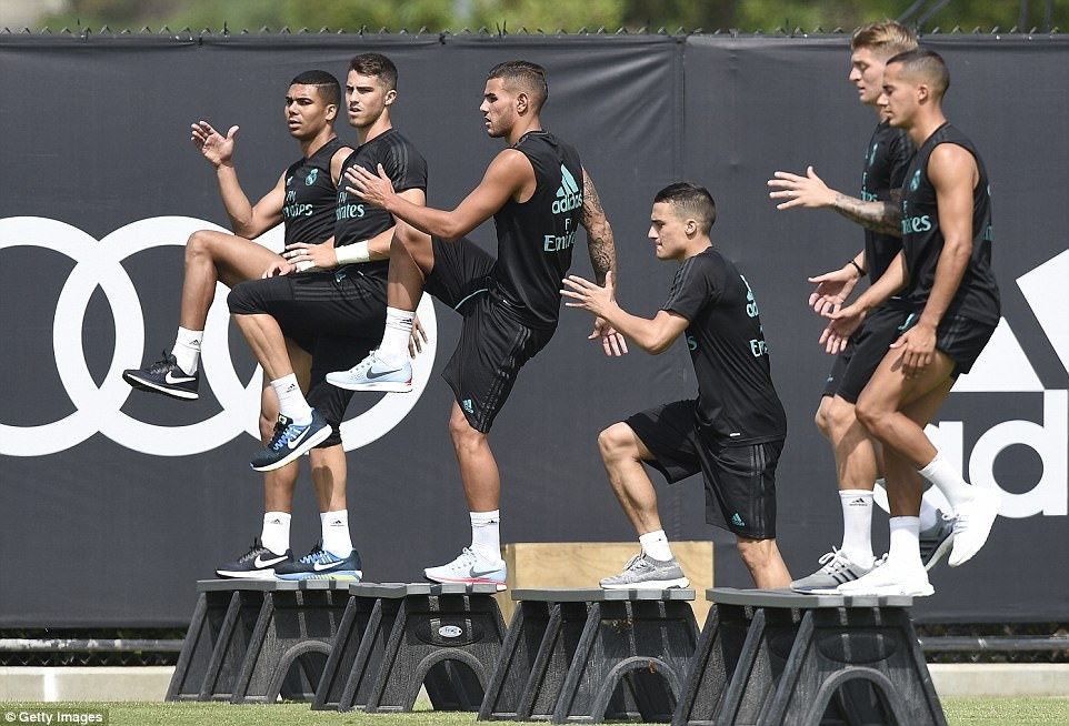 Bale khoe bắp chân cuồn cuộn trong buổi tập ảnh 6 Bale khoe bap chan cuon cuon trong buoi tap anh 6