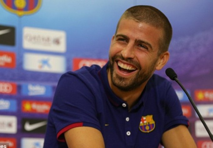 Pique: 'Ronaldo hay nhat nam, Messi gioi nhat lich su' hinh anh