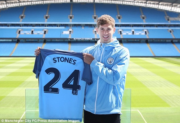 2 tan binh Man City vao doi hinh dat nhat the gioi anh 4