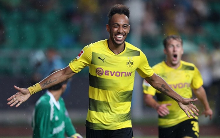 Aubameyang lap cu dup, Dortmund danh bai Milan o tran mo man ICC hinh anh