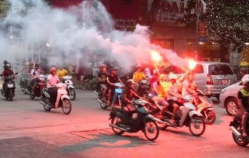 Nam Dinh bi phat vi de CDV dot phao sang hinh anh