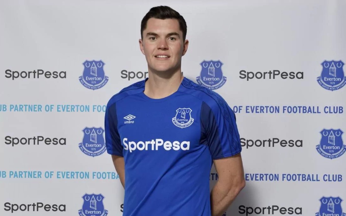 Everton nuoi mong chau Au voi 7 tan binh anh 3