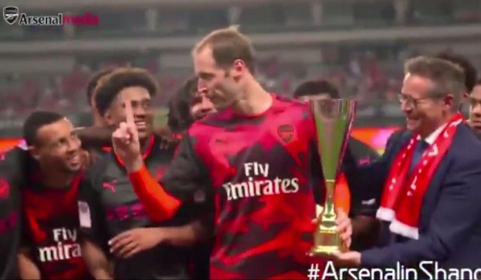 Cech khong cho dong doi an mung cup giao huu ICC hinh anh