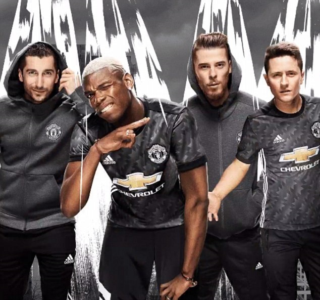 MU ra mat ao dau thu 3 anh 7